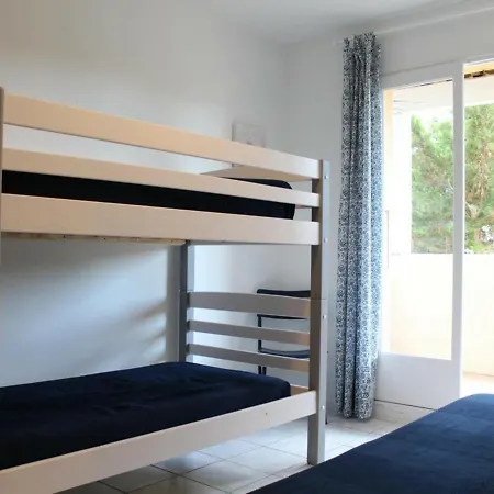 Дом отдыха Maison Familiale 2 Etoiles A 150m De La Avec Terrasse, Jardin Et Parking Prive - Fr-1-229c-673
